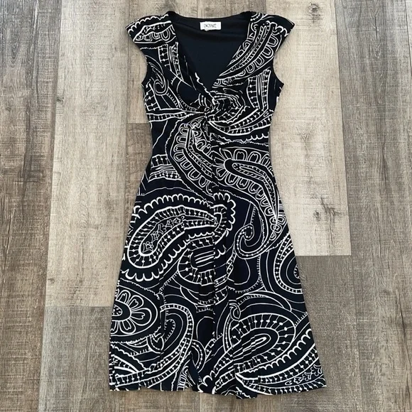 DRESS - Picture 3 of 6